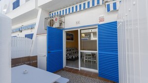 Outdoor dining - Urb La Almadraba Chiclana de la Frontera by Ruralidays (Cádiz)