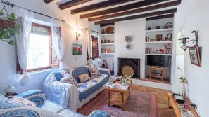 TV, fireplace - Casa Chantal Gaucín by Ruralidays (Málaga)
