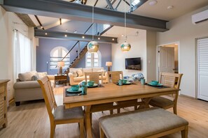 3 bedrooms, premium bedding, laptop workspace, iron/ironing board - The Yellow Penthouse (Willemstad)