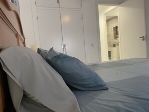 4 chambres, fer et planche à repasser, Wi-Fi, literie fournie