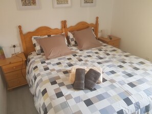 3 makuuhuonetta, silitysrauta/-lauta, Wi-Fi, vuodevaatteet