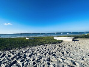 Beach nearby, sun-loungers, beach towels