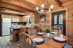 Fridge, microwave, oven, stovetop - Perfectly Private Custom Cabin with million dollar views for miles! (Sevierville)