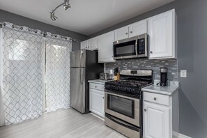 Microwave, dishwasher, coffee/tea maker, cookware/dishes/utensils