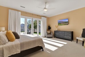 3 bedrooms, desk, iron/ironing board, free WiFi