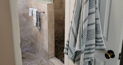 Near to the Beach, UTC mall, SCF, IMG, Airport, Ringling Museum and much more