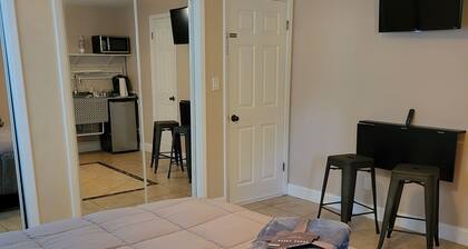 Near to the Beach, UTC mall, SCF, IMG, Airport, Ringling Museum and much more