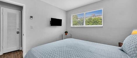 1 bedroom, desk, iron/ironing board, free WiFi