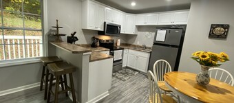 New!! Woodcrest Cottage - Close to Tri-Cities