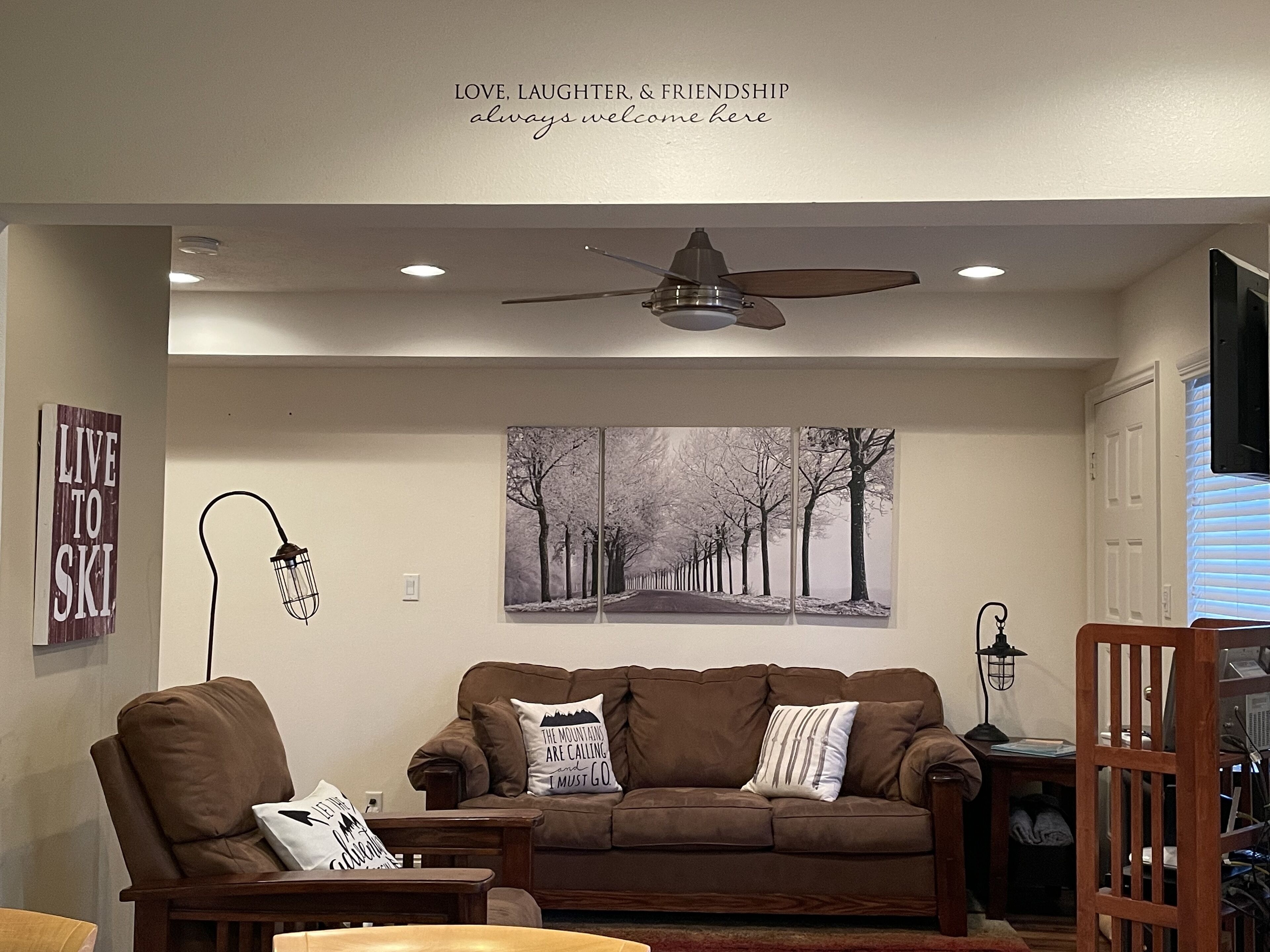 Comfortable condo next to lift