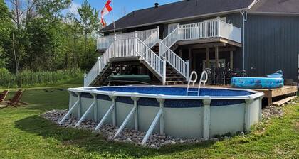 Waterfront Muskoka with Pool & Hot Tub