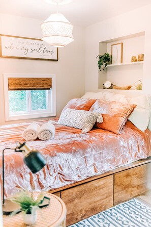 1 bedroom, travel crib, free WiFi, bed sheets