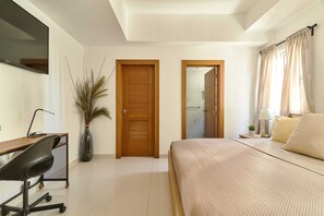 1 bedroom, in-room safe, desk, iron/ironing board