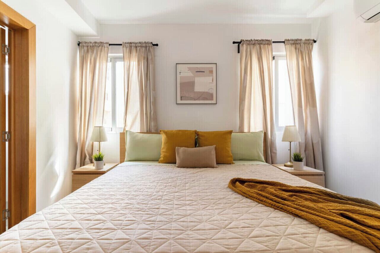 1 habitación, caja de seguridad en la habitación y escritorio 