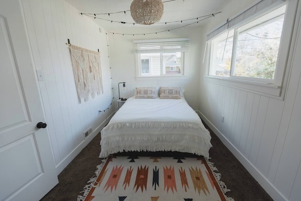 Desk, iron/ironing board, free WiFi, bed sheets