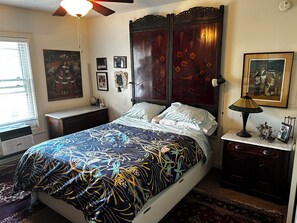 Room - TRACK SEASON ONLY 7/8-9/7 Stay Downtown In Luxury w/ Off Street Private Parking (Saratoga Springs)