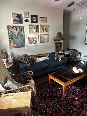 Living area - TRACK SEASON ONLY 7/8-9/7 Stay Downtown In Luxury w/ Off Street Private Parking (Saratoga Springs)