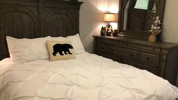 2 bedrooms, Egyptian cotton sheets, iron/ironing board, travel crib