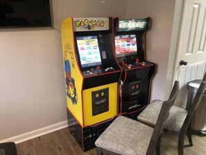 Game room - RARE - 2 miles to Dollywood - Arcades & Much More (Sevierville)