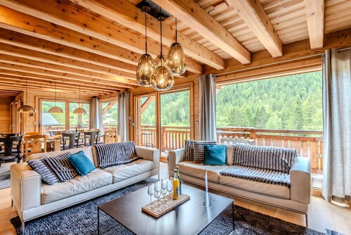 EXCEPTIONAL CHALET 14 PEOPLE