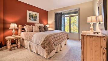 3 bedrooms, travel crib, internet, bed sheets