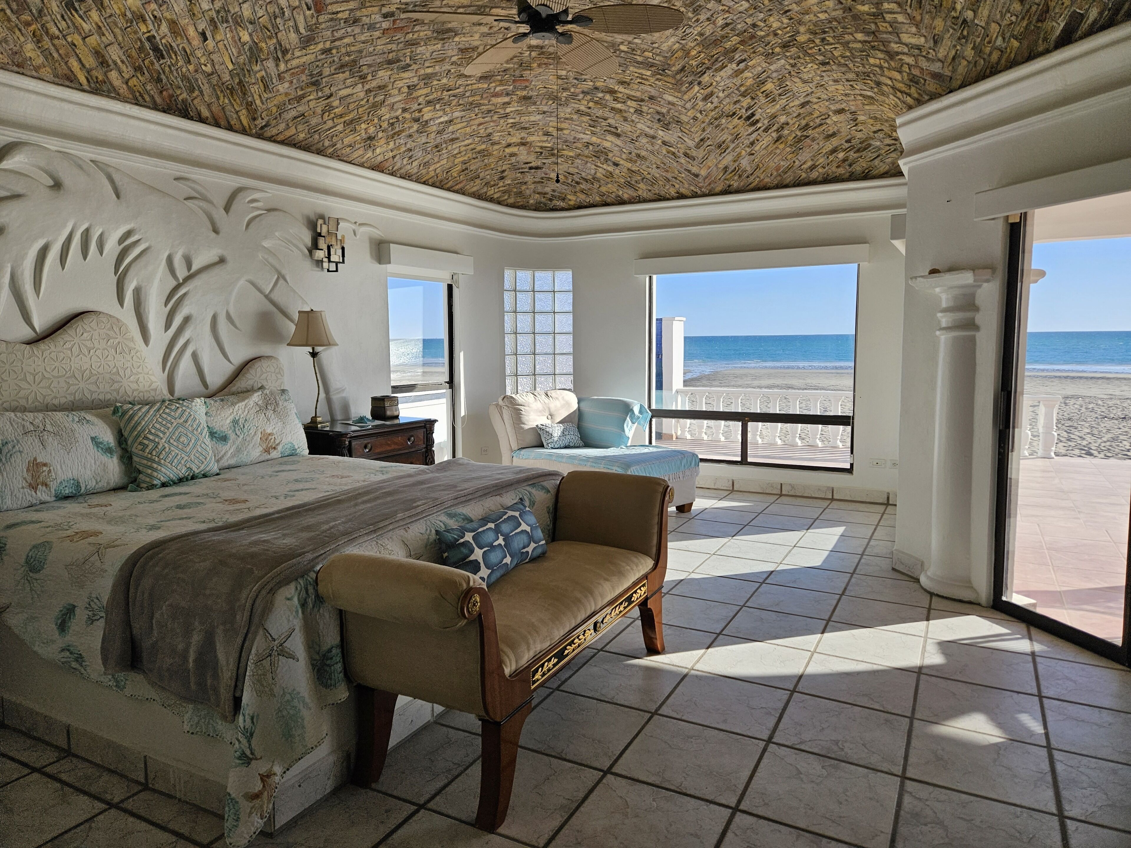 5 bedrooms, desk, free WiFi, bed sheets