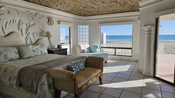 5 bedrooms, desk, free WiFi, bed sheets