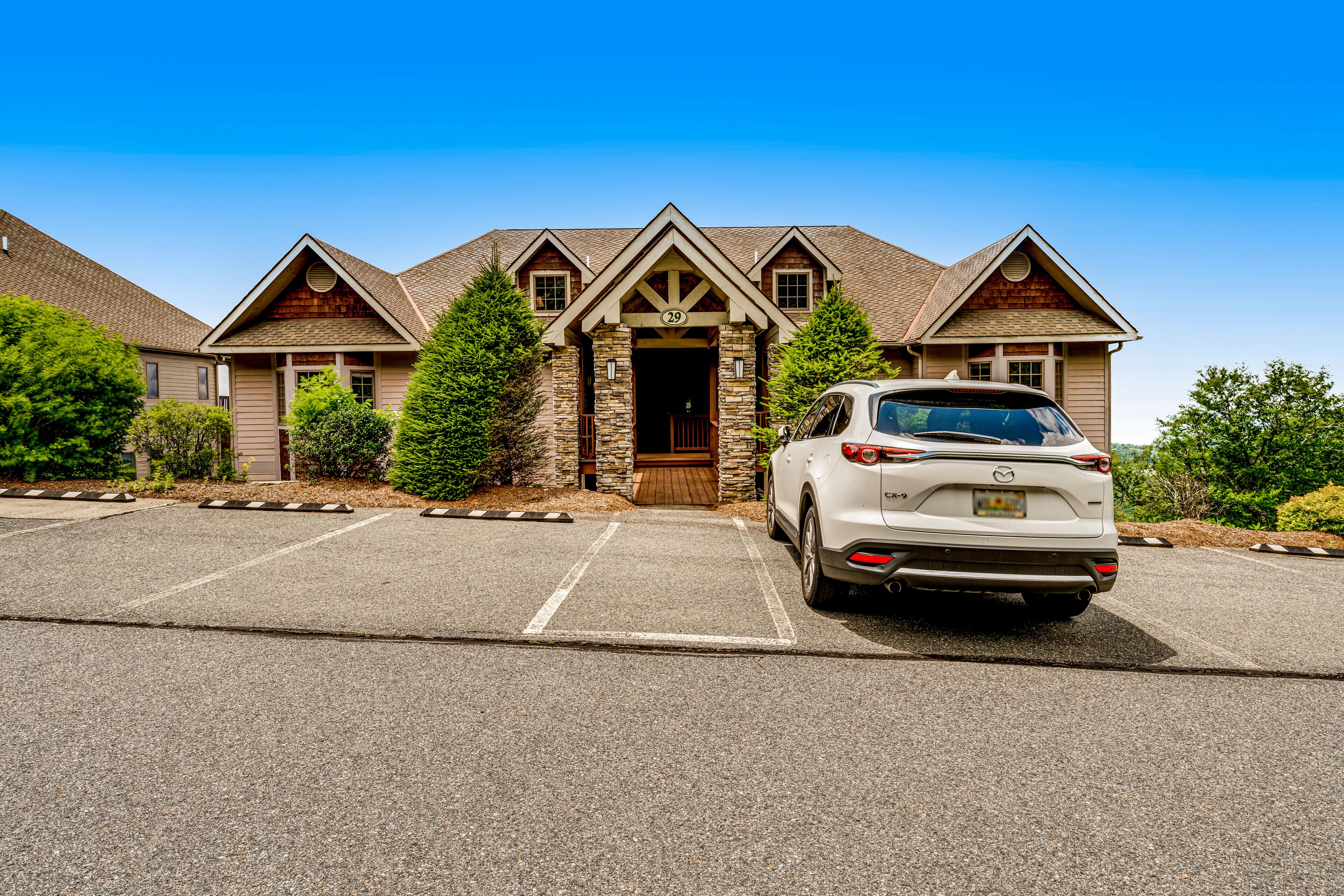 Bright Home w/Lovely Views, Private Deck, Free WiFi, Gas Fireplace, & Central AC