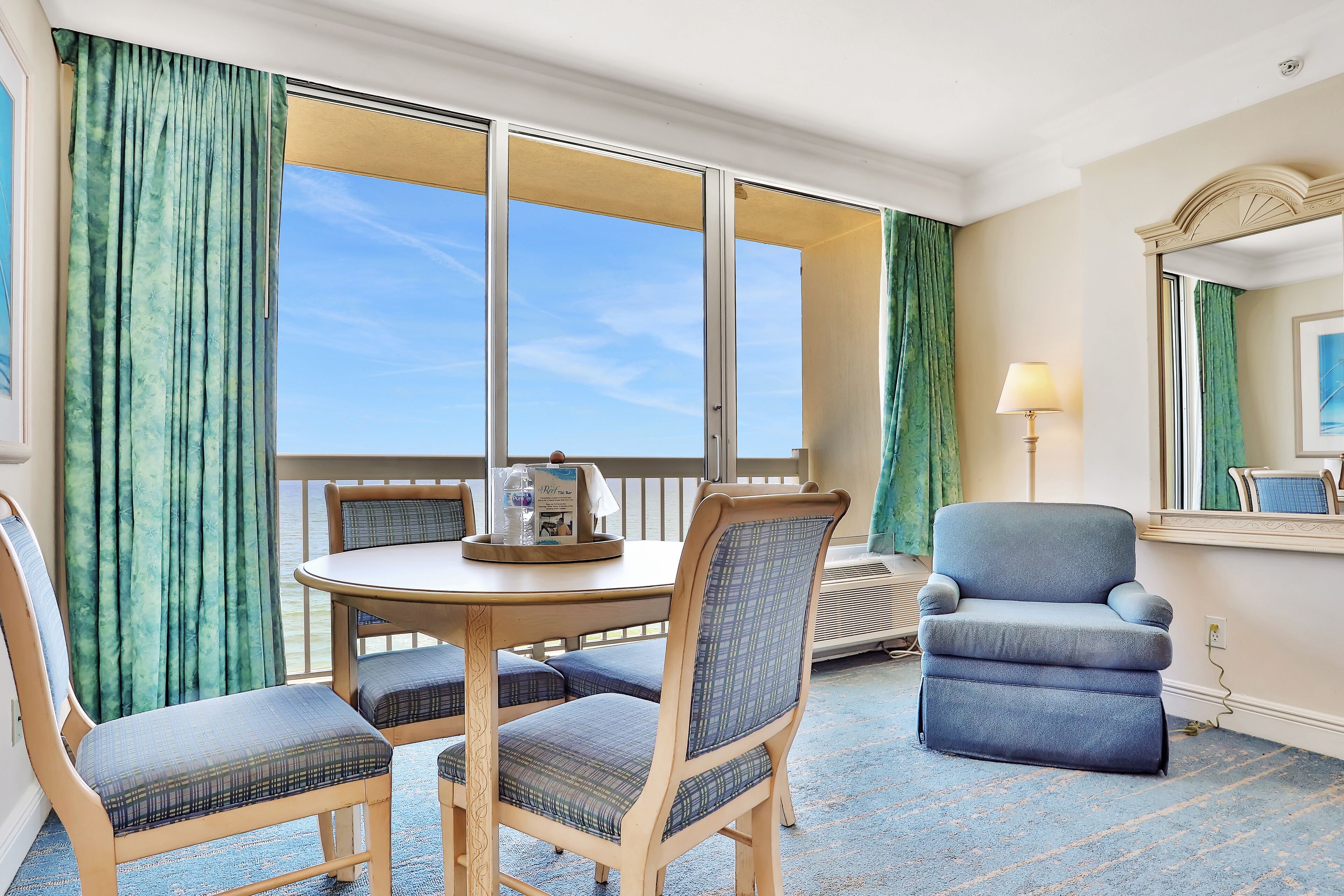 Comfortable & convenient oceanfront studio with fitness center