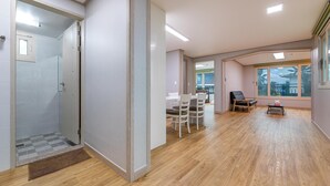ห้องเบสิ ก, 2 ห้องนอน (1Cheng (Half Ocean View)) | 2 ห้องนอน, Wi-Fi ฟรี