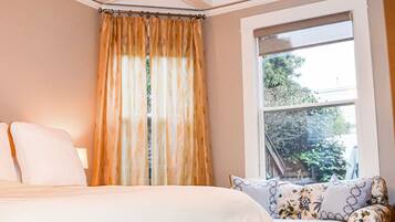 2 bedrooms, desk, iron/ironing board, travel crib