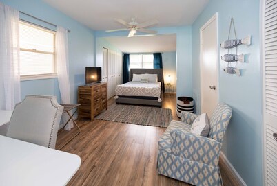 Newly renovated! Quiet home in walkable neighborhood! 2 miles from ocean! 