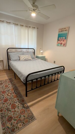 2 bedrooms, desk, iron/ironing board, free WiFi - SuMmer SaLe @ Stylish Beach House! Newly renovated! 2-1 home! Location Location (Vero Beach)