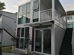 Free WiFi, bed sheets - Titiwangsa Cabin Retreats by Vale Pine (Kuala Lumpur)