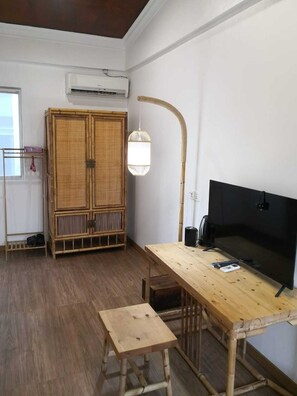 Free WiFi, bed sheets - Titiwangsa Cabin Retreats by Vale Pine (Kuala Lumpur)