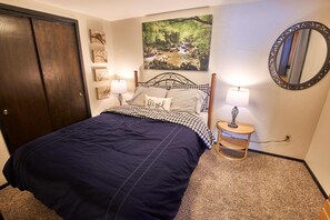 1 habitación, tabla de planchar con plancha, wifi gratis y ropa de cama 