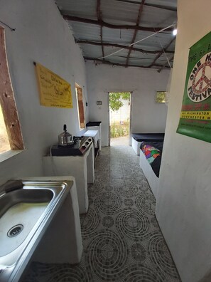 1 bedroom, free WiFi, bed sheets - One Love Self-Catering Guesthouse @ Good Vibes Eco Lodge  (Kafuta)