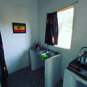 Interior - One Love Self-Catering Guesthouse @ Good Vibes Eco Lodge  (Kafuta)
