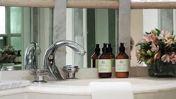 Combined shower/tub, hair dryer, towels, soap