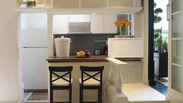 Fridge, microwave, stovetop, coffee/tea maker