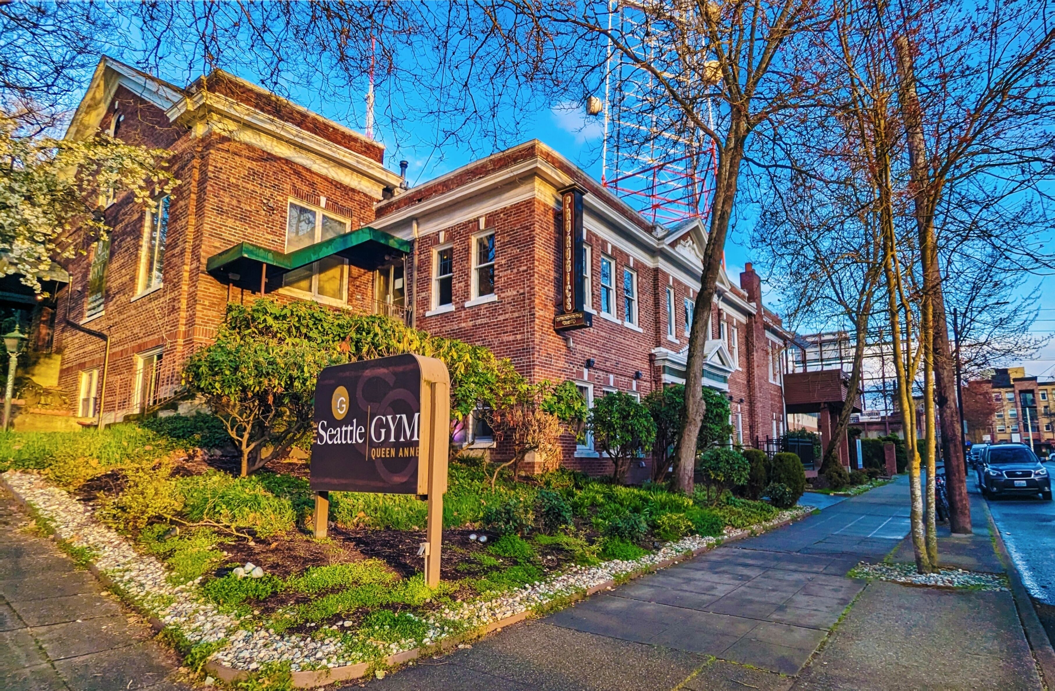 A brick building with a sign for Seattle's Gym Queen Anne.