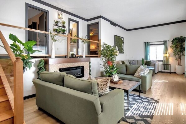 Smart-TV, peis og kontorer