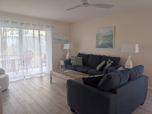 Smart TV, music library - Paradise in sunny Englewood FL - immaculate 1st floor condo close to beaches! (Englewood)