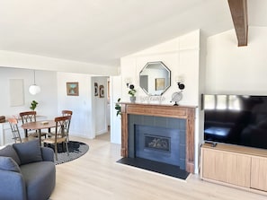 Smart TV, fireplace, ping pong, books