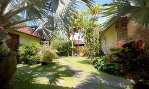Property grounds - Villa Mimba - A Tropical Oasis in the heart of Sanur Villa (Sanur)