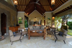 Smart TV, stereo - Villa Mimba - A Tropical Oasis in the heart of Sanur Villa (Sanur)