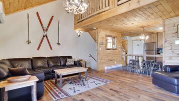 Smart-tv, een open haard en een stereo