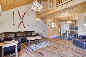 Smart TV, fireplace, stereo