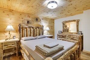 3 bedrooms, iron/ironing board, free WiFi, bed sheets - CAMELBACK CABIN 20 in POCONOS (Tannersville)