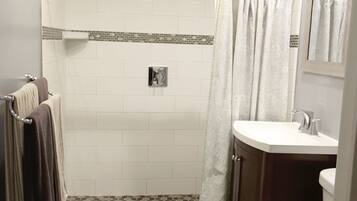 Douche, articles de toilette écologiques, séchoir à cheveux